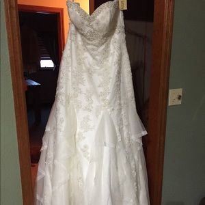 Boutique Designer Wedding Dress NWT